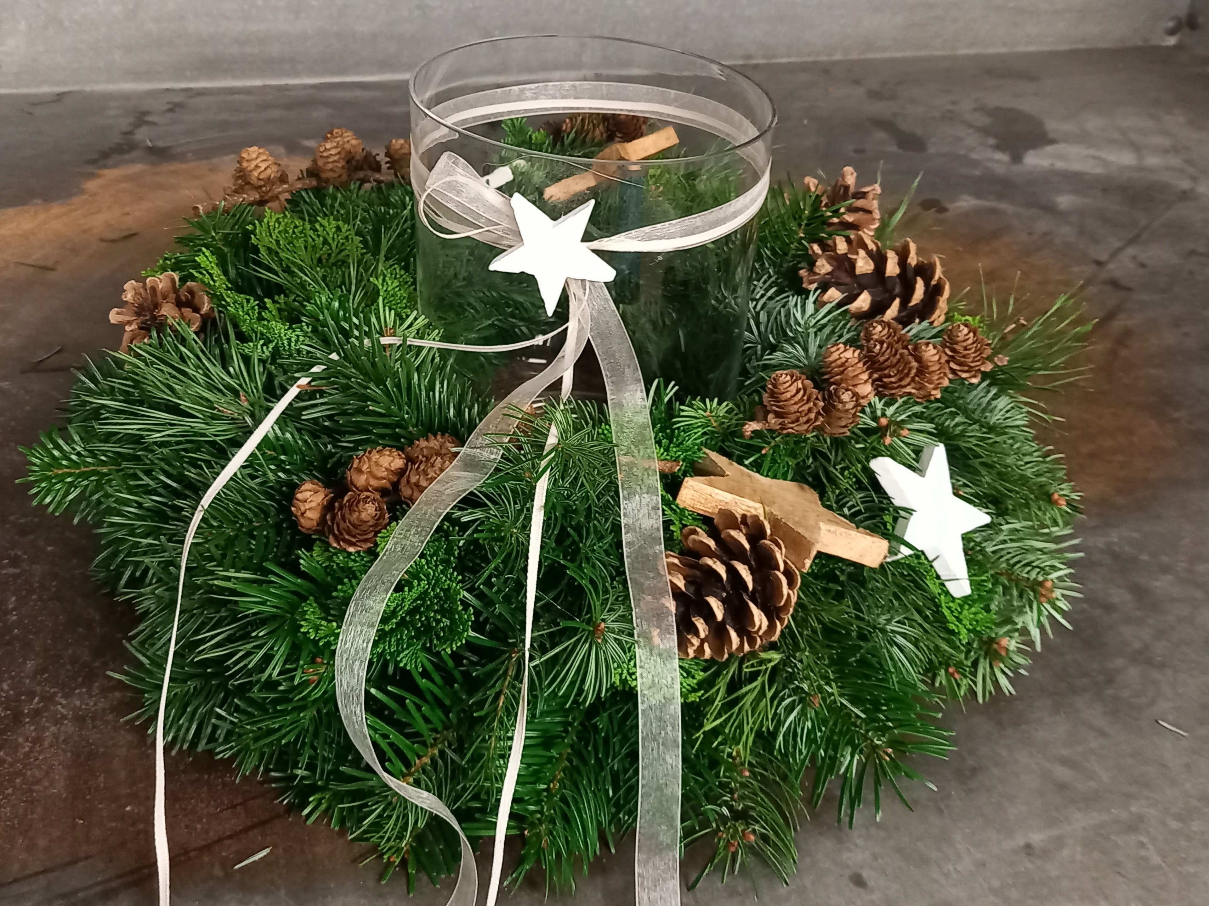 Freizeitgartenbau: Floristik-Workshop: Adventskränze individuell gebunden